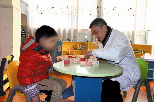 重庆市儿童孤独症（自闭症）康复治疗中心邵智主任工作照